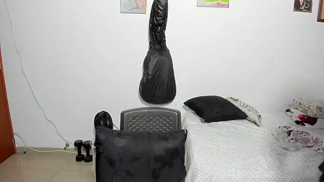 Snapshot of D-yanamilf chatting on 09-18-25, 09:34 D-yanamilf online show from 09-18-25, 09:34