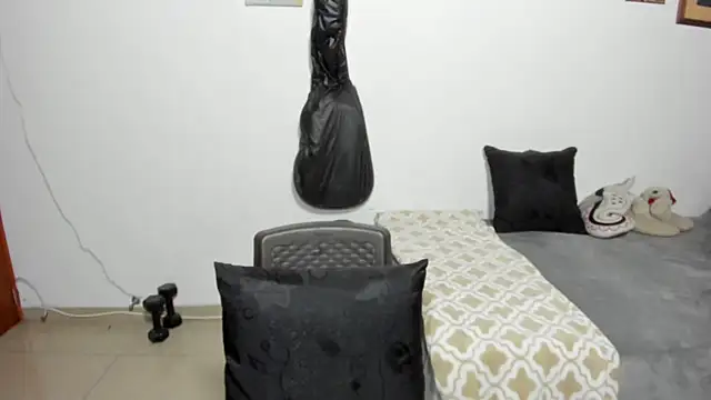 Snapshot of D-yanamilf chatting on 10-10-25, 09:32 D-yanamilf online show from 10-10-25, 09:32