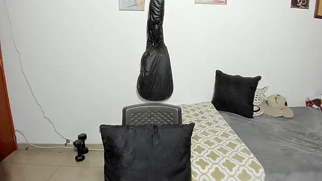 Snapshot of D-yanamilf chatting on 10-16-25, 08:00 D-yanamilf online show from 10-16-25, 08:00