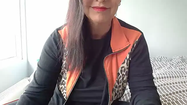 Linda1975 online show from 06-15-26, 12:05