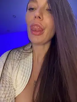 Snapshot of Emma_Catt chatting on 12-24-24, 05:44 Emma Catt online show from 12-24-24, 05:44