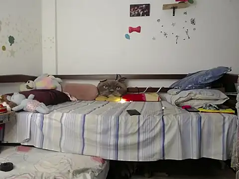 Moon lunita online show from 09-25-25, 02:56