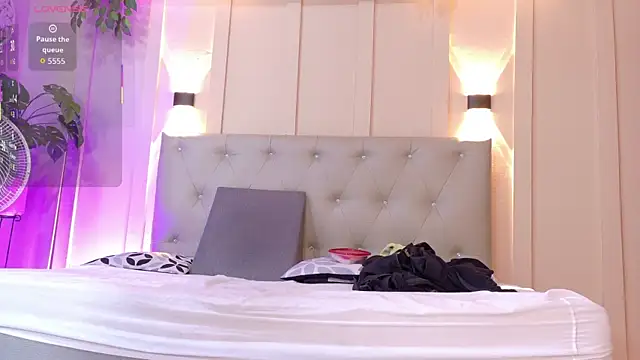 nicol snow online show from 11-09-25, 01:37