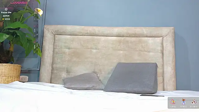 nicol snow online show from 02-05-26, 01:18