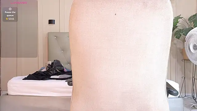 nicol snow online show from 10-10-25, 01:45