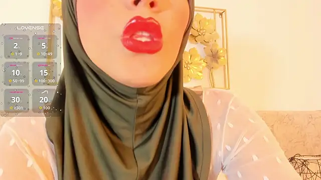 Snapshot of hanajameela chatting on 10-07-25, 11:55 hanajameela online show from 10-07-25, 11:55