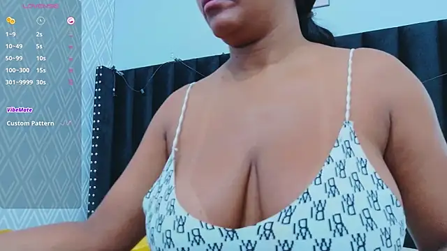 Snapshot of colombiamommy chatting on 09-27-25, 12:00 colombiamommy online show from 09-27-25, 12:00
