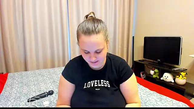 Snapshot of AlanaBrox chatting on 03-04-25, 01:28 AlanaBrox online show from 03-04-25, 01:28