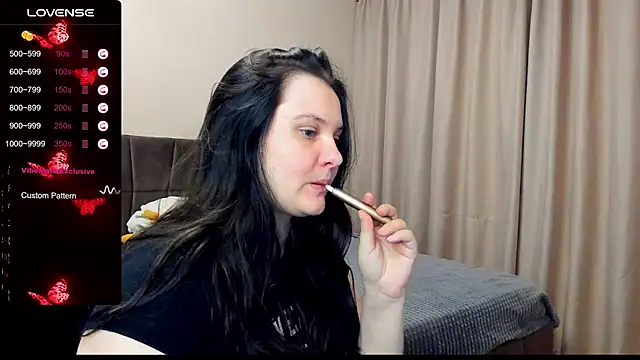 AlanaBrox online show from 10-31-25, 03:19