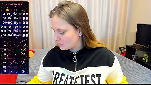 Snapshot of AlanaBrox chatting on 01-10-25, 09:44 AlanaBrox online show from 01-10-25, 09:44