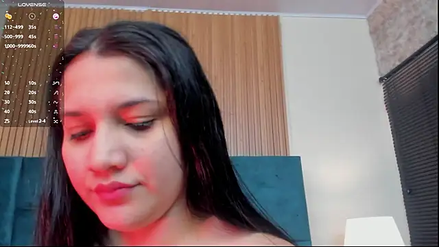 Snapshot of Kareena_chopra chatting on 06-04-26, 01:16 Kareena chopra online show from 06-04-26, 01:16