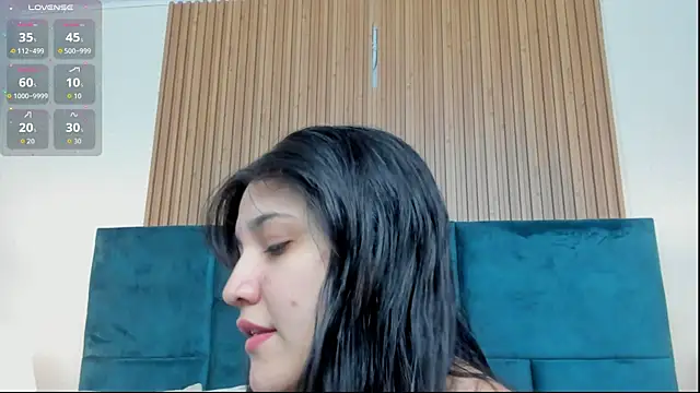 Snapshot of Kareena_chopra chatting on 06-19-26, 12:33 Kareena chopra online show from 06-19-26, 12:33