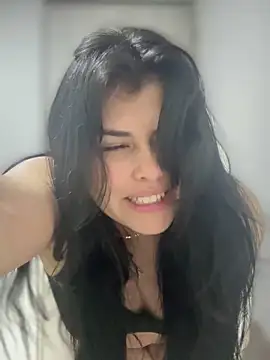 Alyaa s online show from 11-05-25, 01:52