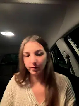 DoriDeluxe66 online show from 10-28-25, 09:25