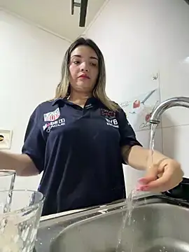 Snapshot of Sarita-candy chatting on 06-11-26, 03:42 Sarita-candy online show from 06-11-26, 03:42