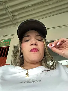 Snapshot of Sarita-candy chatting on 07-17-26, 08:50 Sarita-candy online show from 07-17-26, 08:50