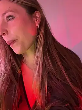 Snapshot of Sara_Browney chatting on 02-05-25, 01:04 Sara Browney online show from 02-05-25, 01:04