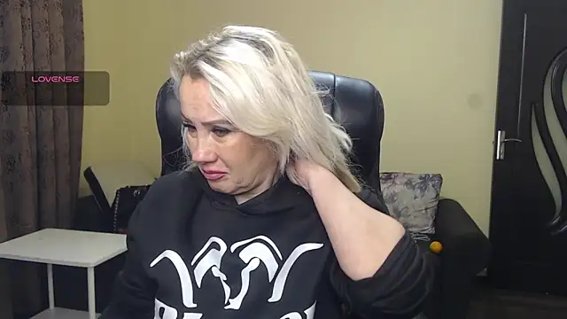 Snapshot of KandyHellenx chatting on 01-09-26, 06:20 KandyHellenx online show from 01-09-26, 06:20