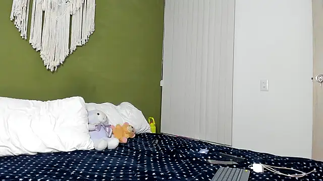 karlye 5 online show from 04-19-26, 01:50