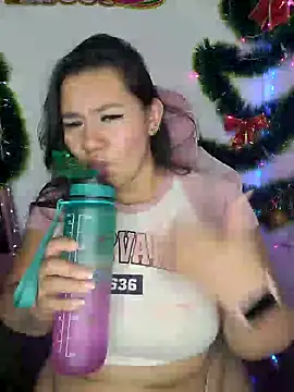 Snapshot of ValerieDiiamond chatting on 12-18-24, 04:31 ValerieDiiamond online show from 12-18-24, 04:31