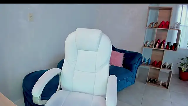 MissRhodes1 online show from 01-13-26, 08:02