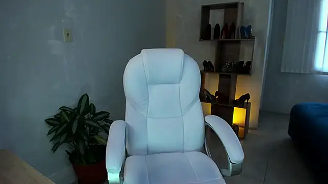 MissRhodes1 online show from 10-04-25, 04:30