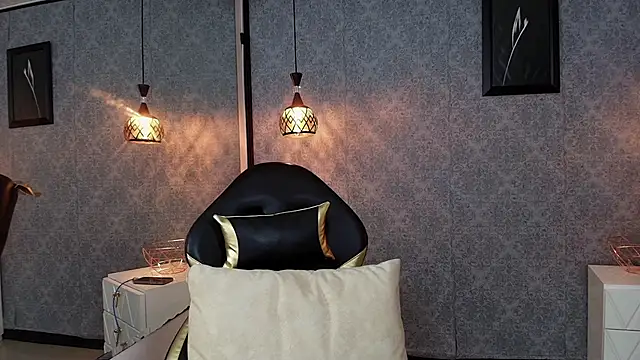 Emiily W online show from 10-06-25, 09:48