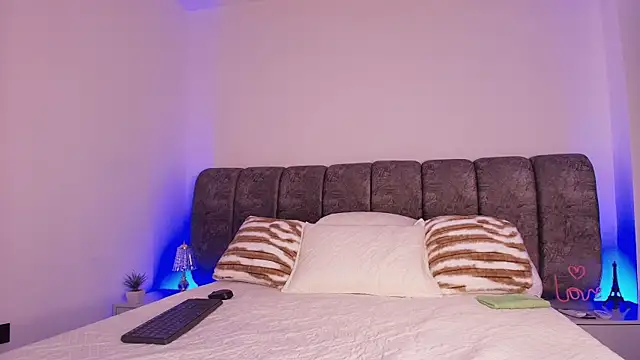 naia blessed online show from 11-08-25, 07:06