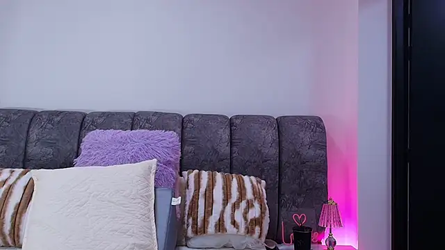 naia blessed online show from 11-10-25, 07:19