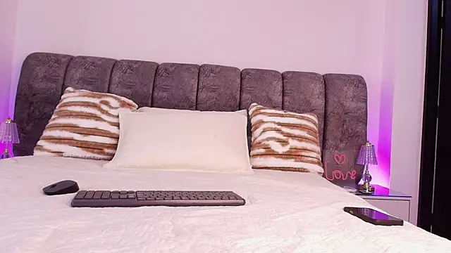 naia blessed online show from 11-24-25, 07:14