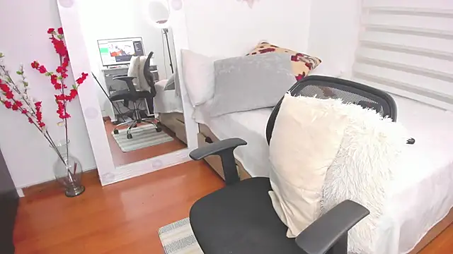 SharonVelvet online show from 03-18-25, 04:28