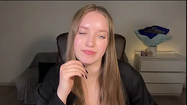 EvaMaddison online show from 05-04-26, 08:00