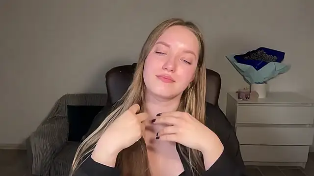 EvaMaddison online show from 04-22-26, 08:37