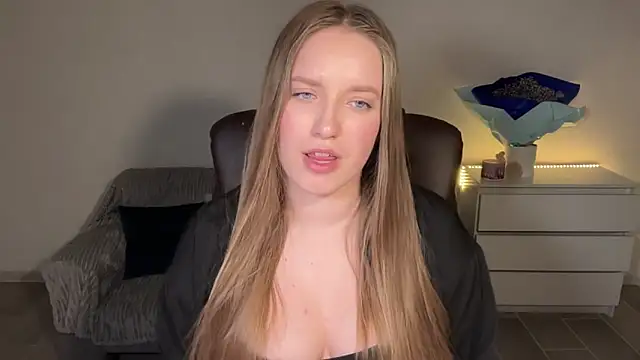 EvaMaddison online show from 04-27-26, 07:56