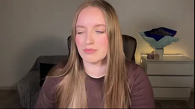 EvaMaddison online show from 05-06-26, 07:18