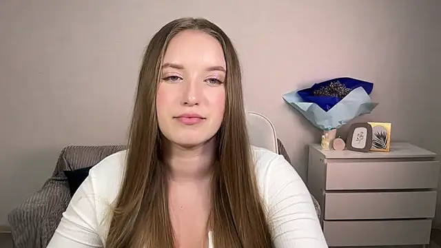 EvaMaddison online show from 10-08-25, 08:09