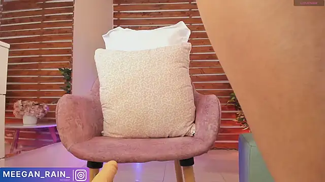 Snapshot of _MeganRain chatting on 02-21-25, 11:22 MeganRain online show from 02-21-25, 11:22