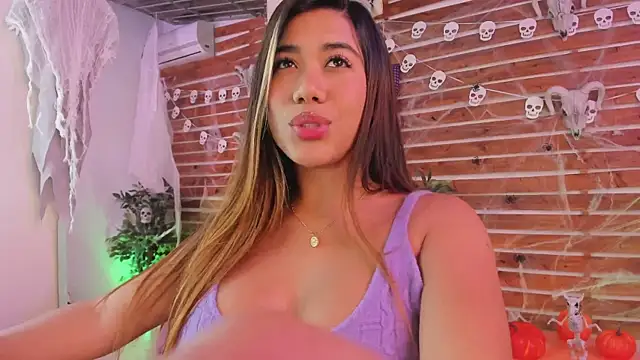 Snapshot of _MeganRain chatting on 10-19-25, 07:33 MeganRain online show from 10-19-25, 07:33
