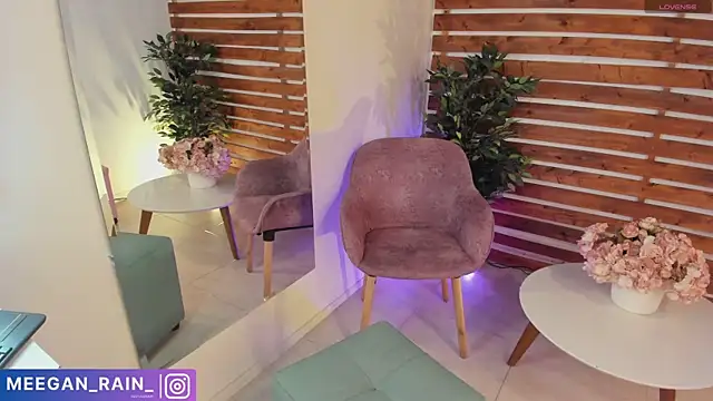 Snapshot of _MeganRain chatting on 03-05-25, 08:10 MeganRain online show from 03-05-25, 08:10