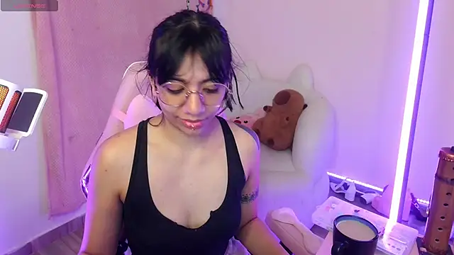 Snapshot of Nami_usagi chatting on 09-21-25, 04:45 Nami usagi online show from 09-21-25, 04:45