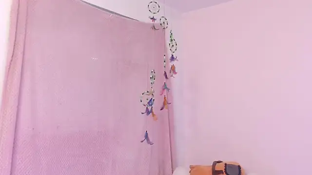 Snapshot of Nami_usagi chatting on 10-18-25, 04:42 Nami usagi online show from 10-18-25, 04:42