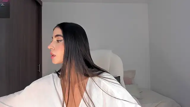 Snapshot of RebeccaBaxter chatting on 02-12-25, 12:27 RebeccaBaxter online show from 02-12-25, 12:27