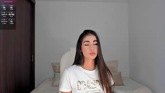 Snapshot of RebeccaBaxter chatting on 01-28-25, 12:05 RebeccaBaxter online show from 01-28-25, 12:05