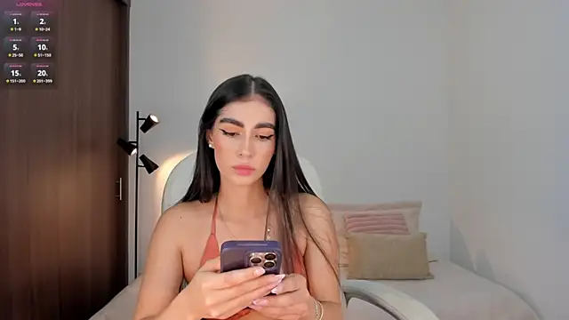 Snapshot of RebeccaBaxter chatting on 10-15-25, 12:20 RebeccaBaxter online show from 10-15-25, 12:20