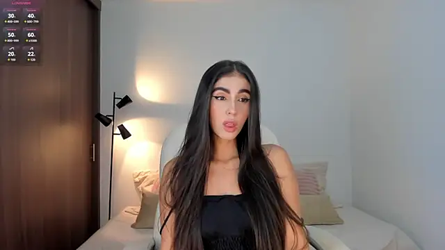 Snapshot of RebeccaBaxter chatting on 10-29-25, 02:10 RebeccaBaxter online show from 10-29-25, 02:10