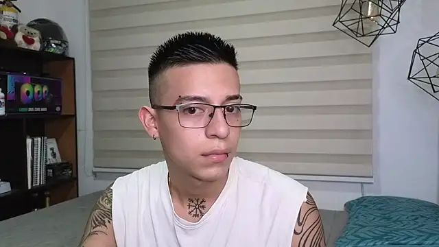 SIXXTOLOVE18 online show from 10-25-25, 10:54