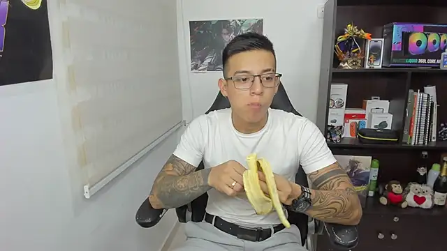 SIXXTOLOVE18 online show from 03-08-25, 06:21