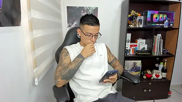 SIXXTOLOVE18 online show from 03-04-25, 02:42