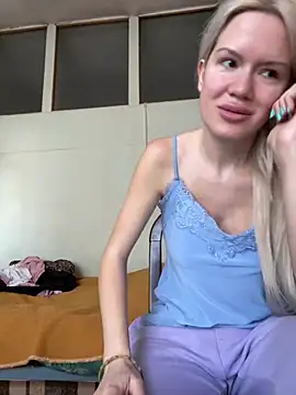 Snapshot of Keylili chatting on 03-07-25, 10:02 Keylili online show from 03-07-25, 10:02