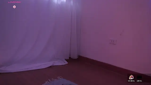 Snapshot of HannaMoom chatting on 10-21-25, 09:14 HannaMoom online show from 10-21-25, 09:14